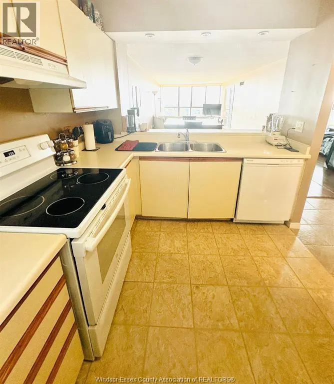 515 RIVERSIDE DRIVE West Unit# 1605