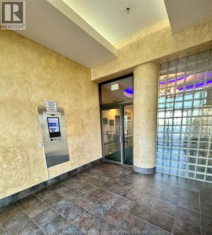515 RIVERSIDE DRIVE West Unit# 1605