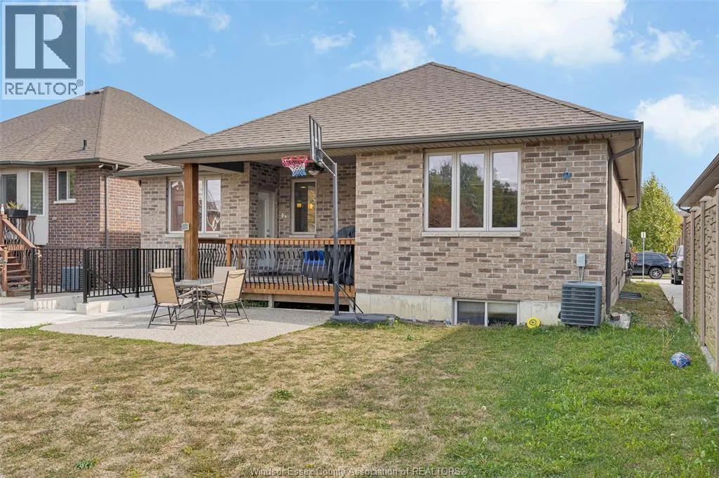 3945 ZANZIBAR CRESCENT