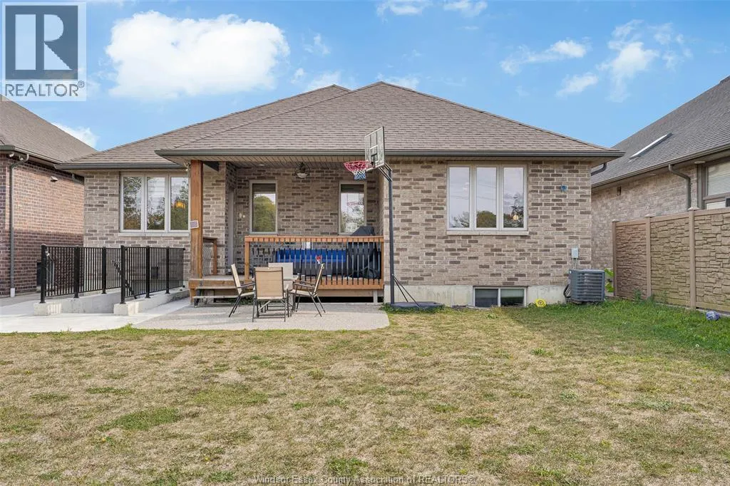 3945 ZANZIBAR CRESCENT