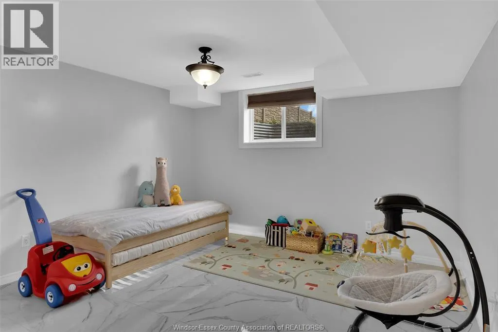3945 ZANZIBAR CRESCENT