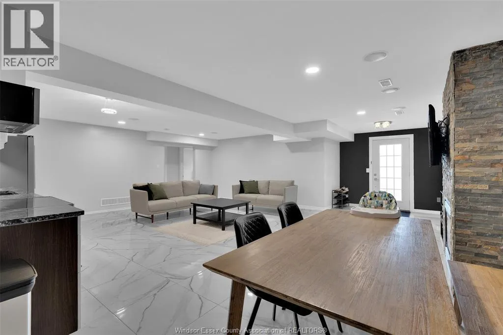 3945 ZANZIBAR CRESCENT