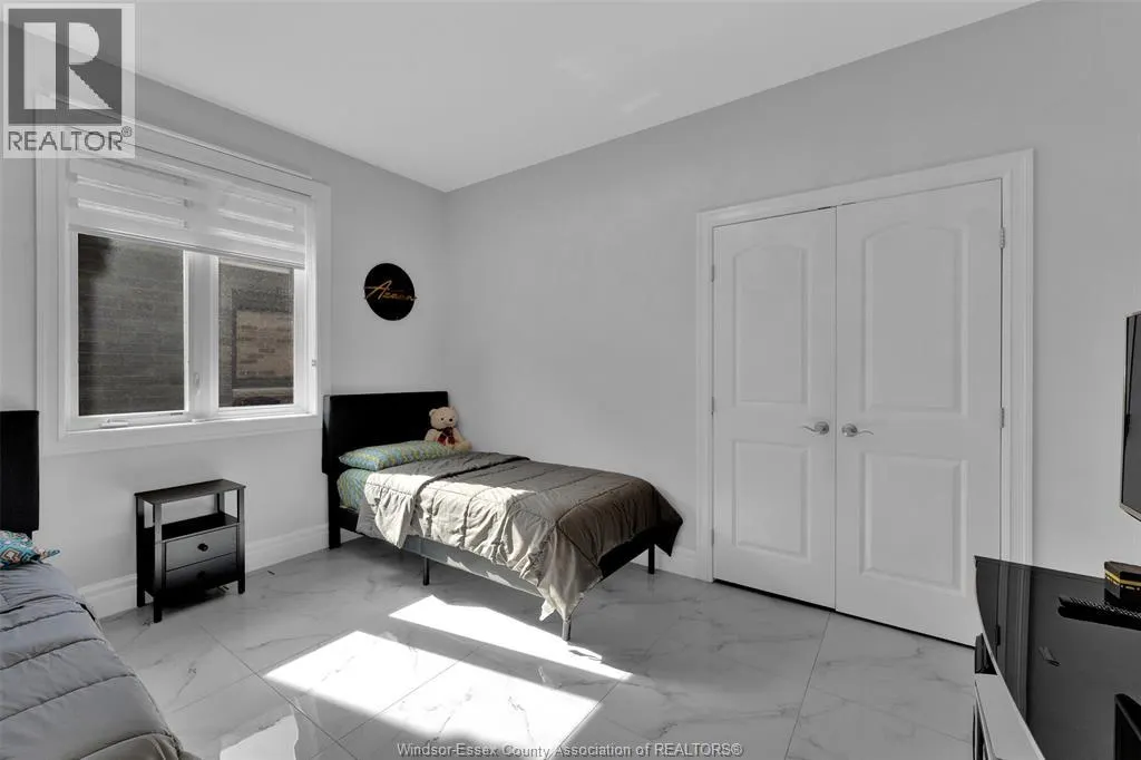 3945 ZANZIBAR CRESCENT