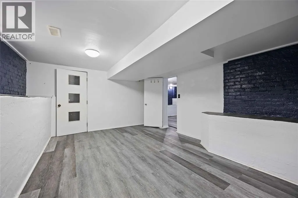 373 PALMERSTON STREET South