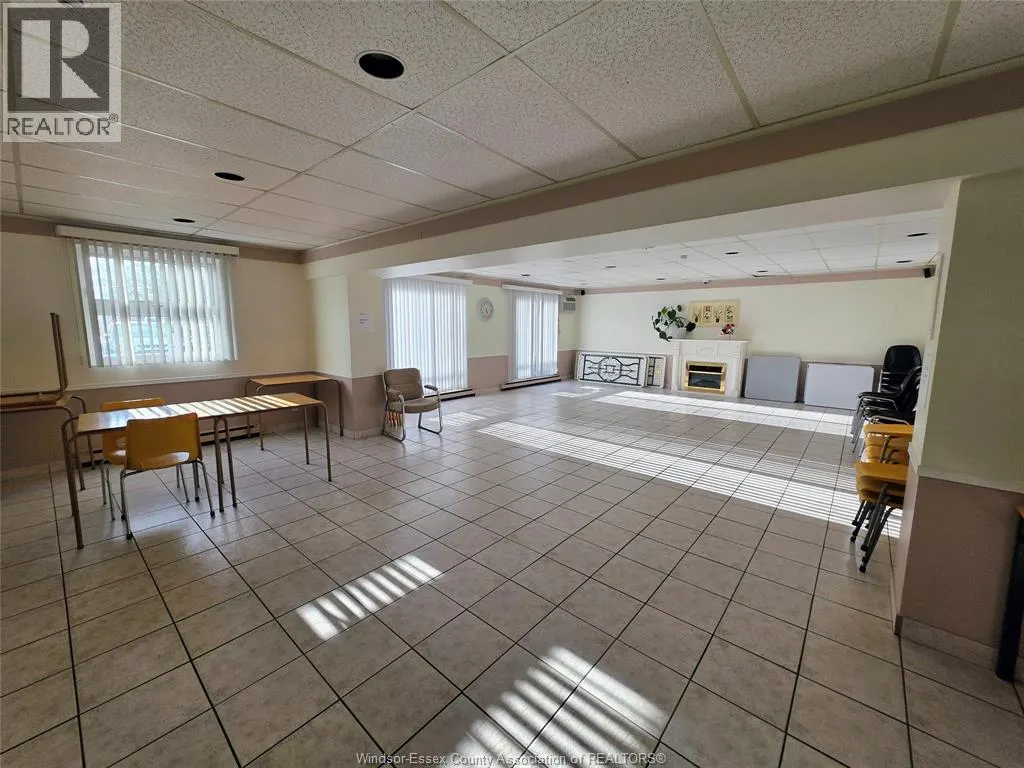 3936 Wyandotte STREET East Unit# 412
