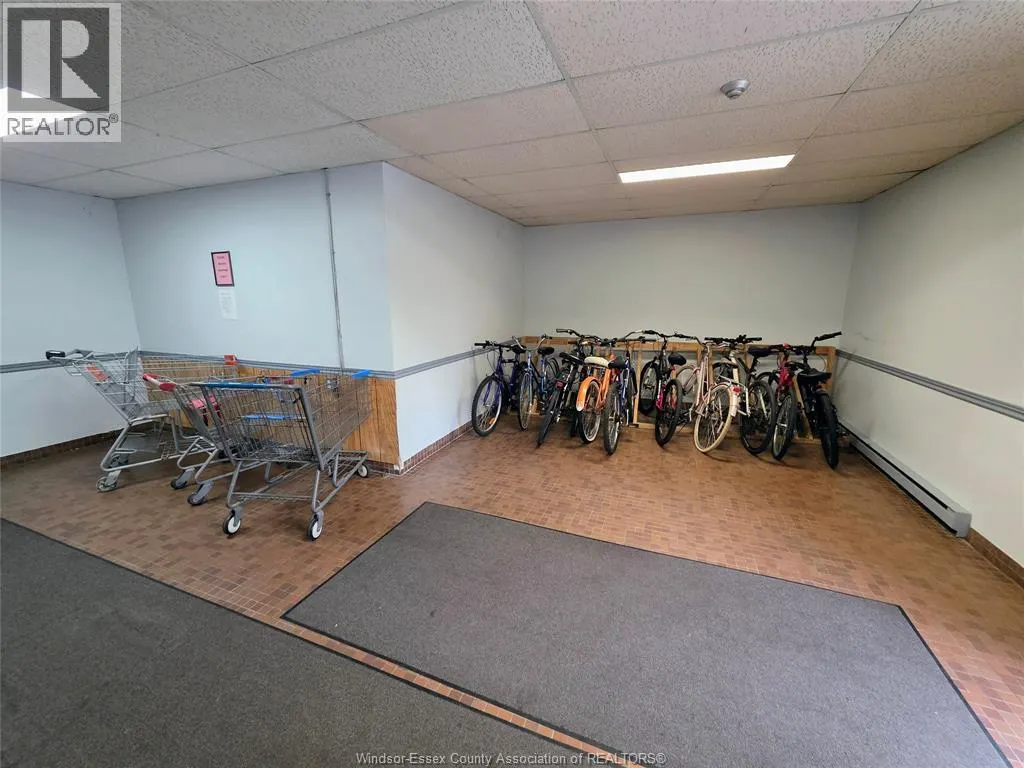 3936 Wyandotte STREET East Unit# 412