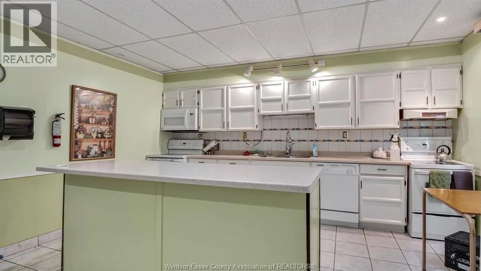 3936 Wyandotte STREET East Unit# 412