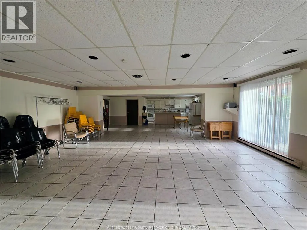 3936 Wyandotte STREET East Unit# 412