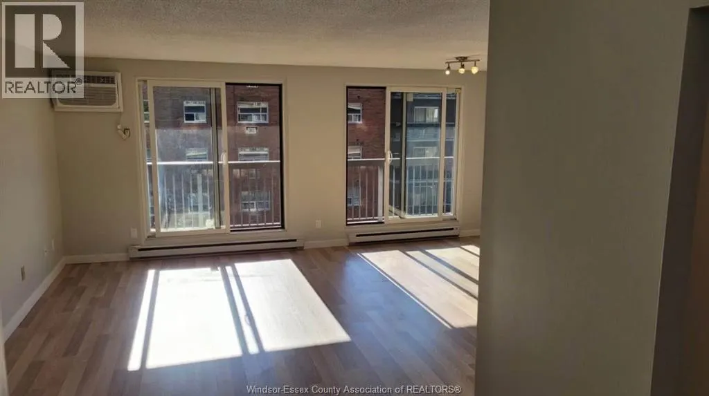 3936 Wyandotte STREET East Unit# 412