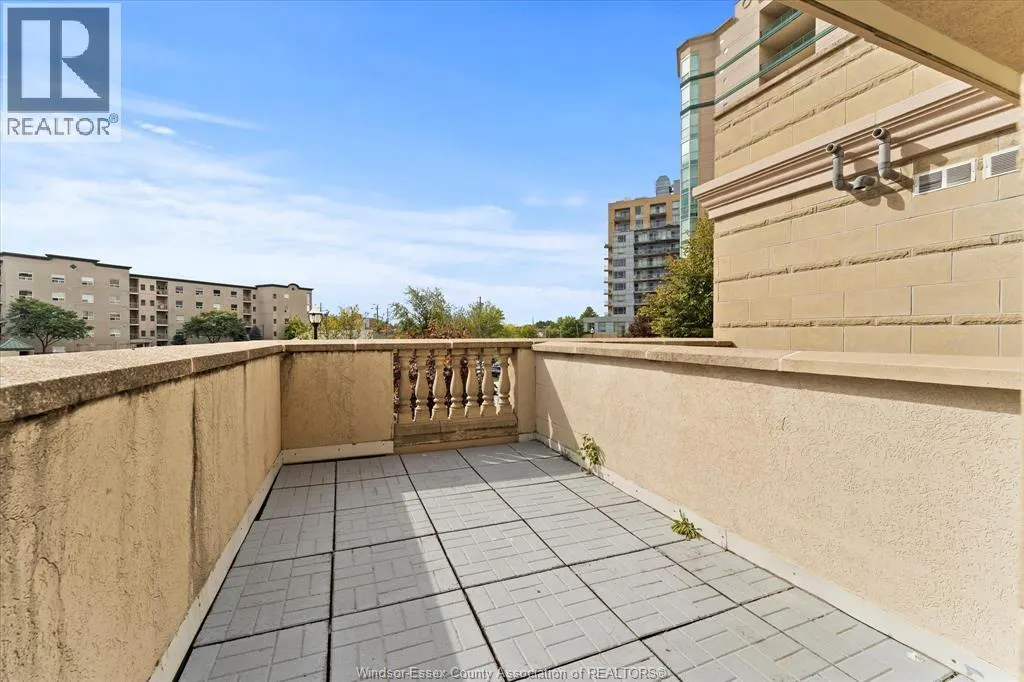 5055 RIVERSIDE DRIVE East Unit# 202