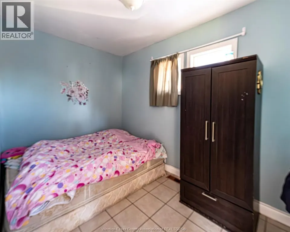 915 JOSEPHINE