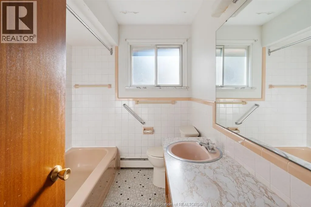 13918 RIVERSIDE DRIVE East