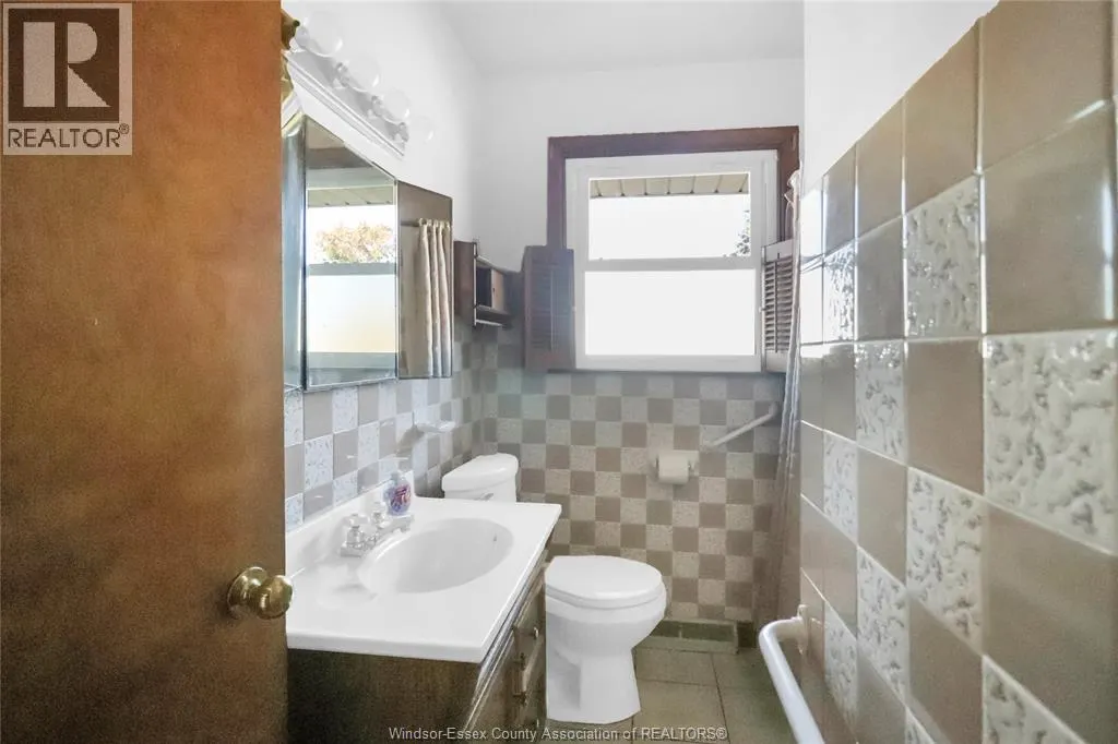 615 GILES West Unit# MAIN
