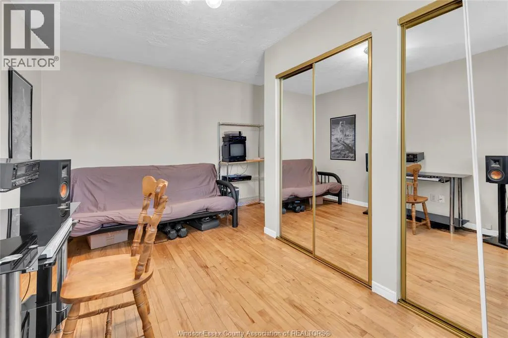 1575 BUCKINGHAM