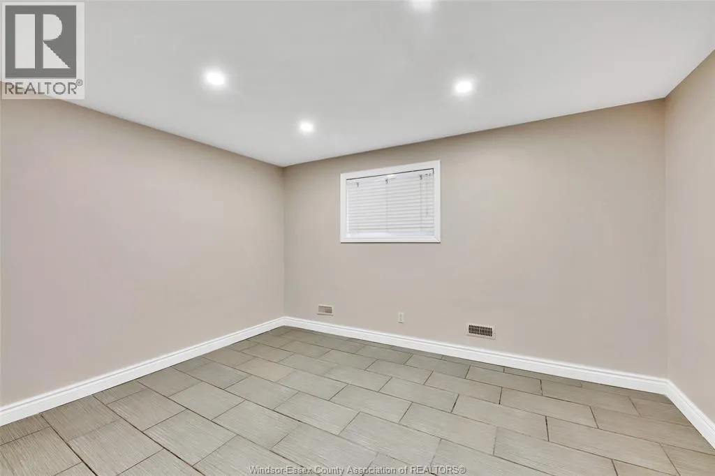 190 DIANE CRESCENT Unit# LOWER