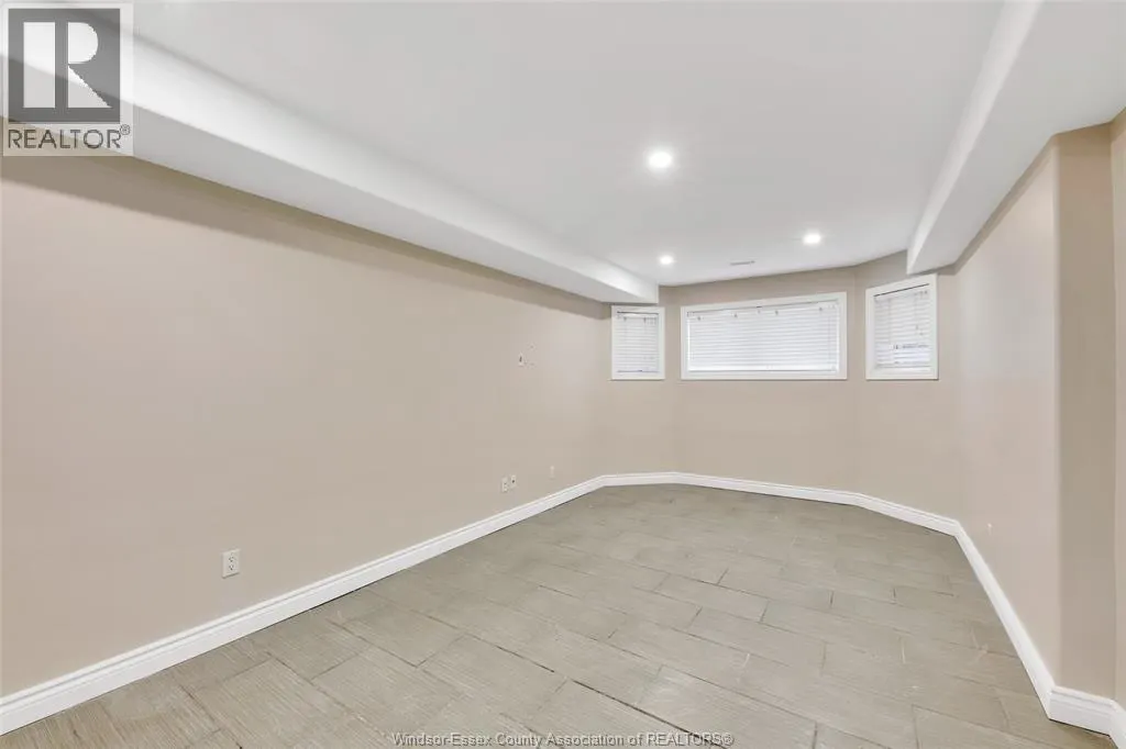 190 DIANE CRESCENT Unit# LOWER