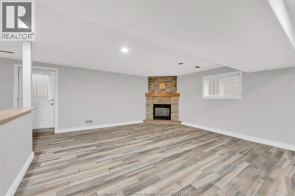 190 DIANE CRESCENT Unit# LOWER