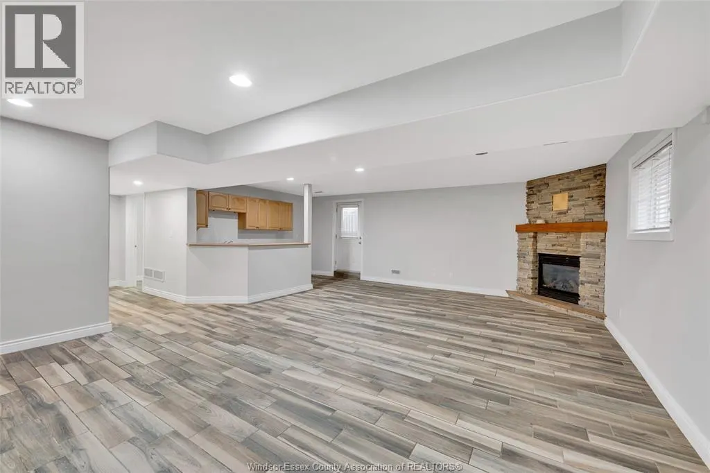 190 DIANE CRESCENT Unit# LOWER