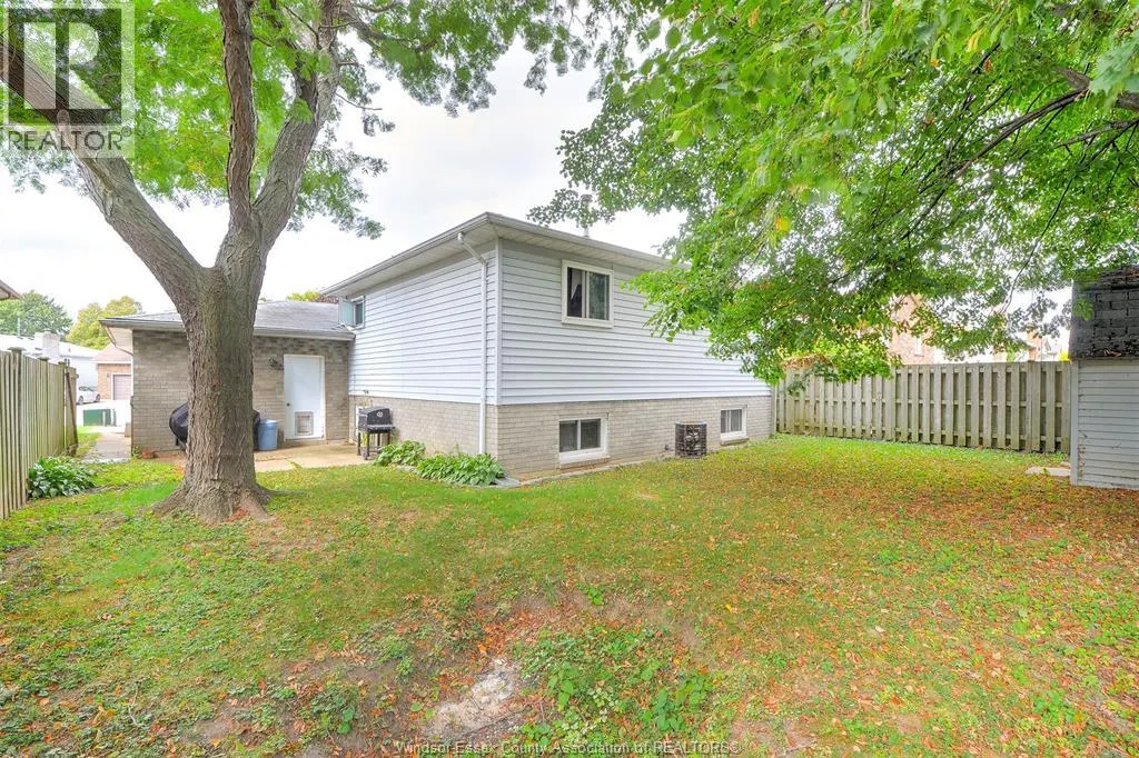 18 RUDGATE LANE North