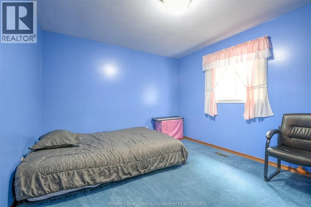 18 RUDGATE LANE North