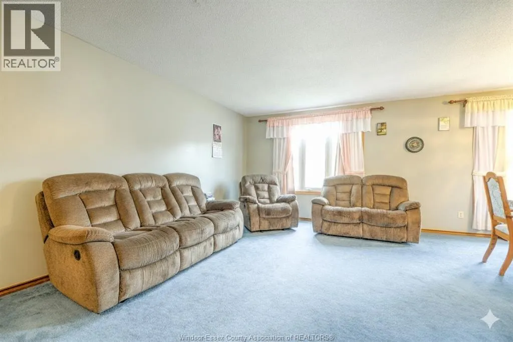 18 RUDGATE LANE North