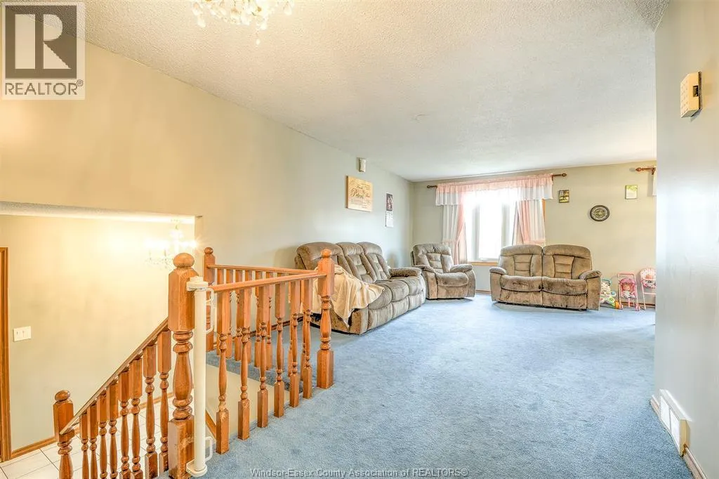 18 RUDGATE LANE North