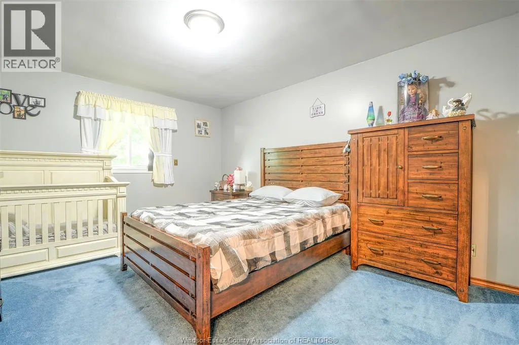 18 RUDGATE LANE North