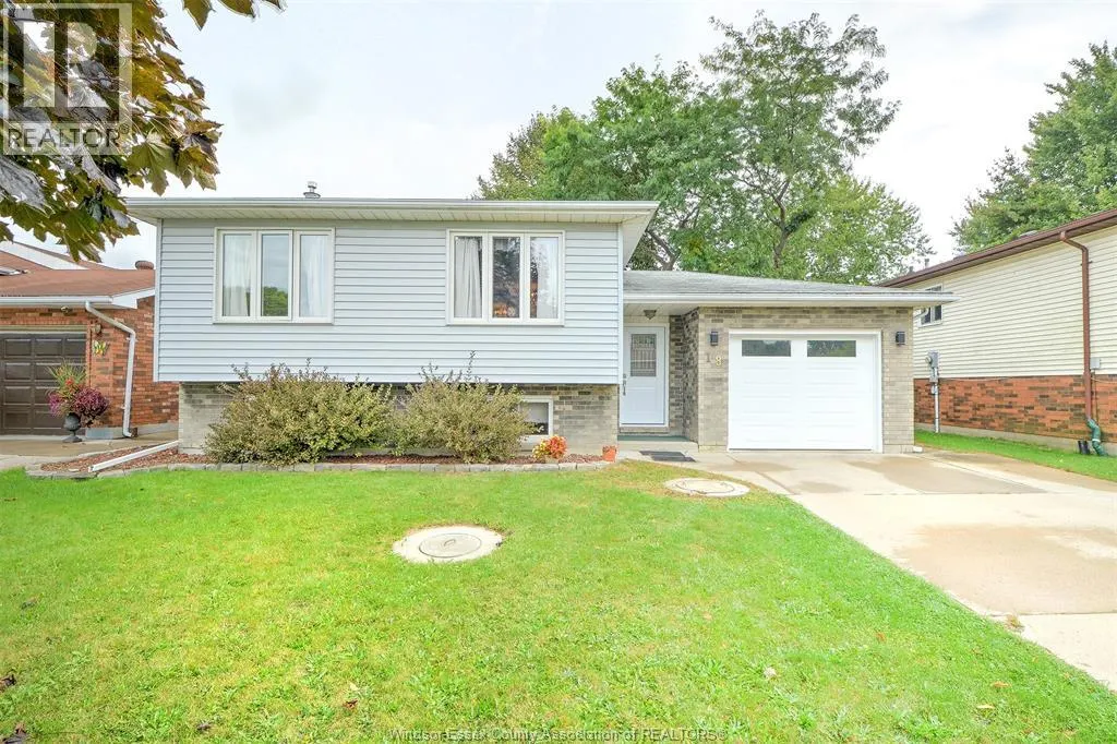 18 RUDGATE LANE North