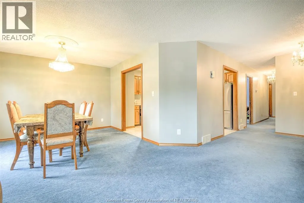 18 RUDGATE LANE North