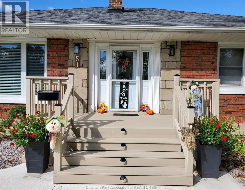 51 Tweedsmuir AVENUE East