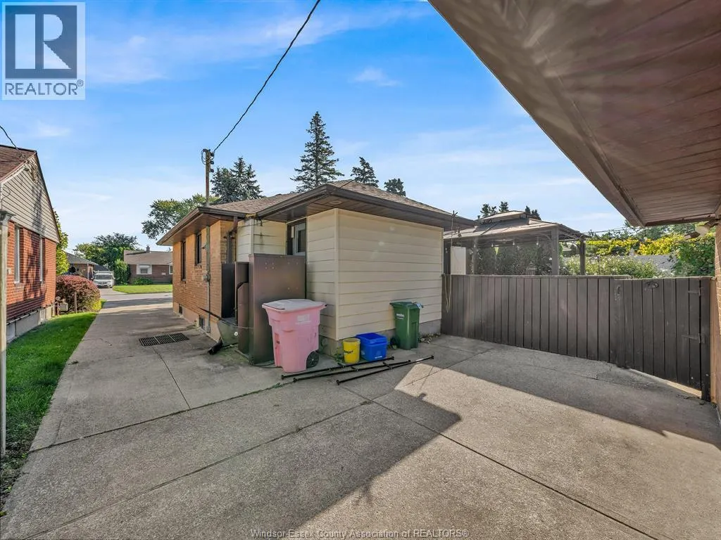 1011 ISABELLE PLACE