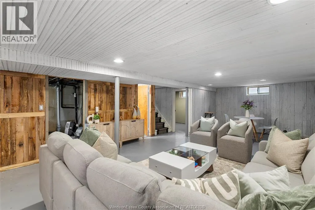 1011 ISABELLE PLACE