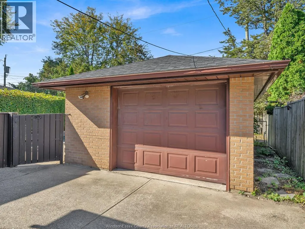 1011 ISABELLE PLACE