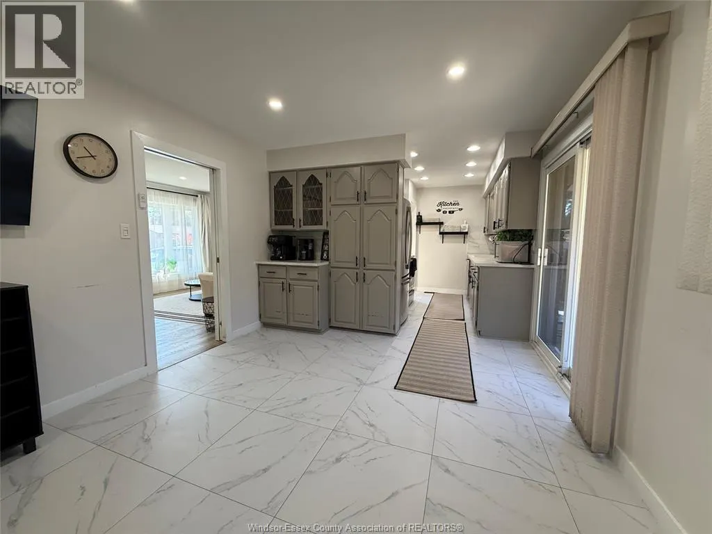 4143 Mount Royal