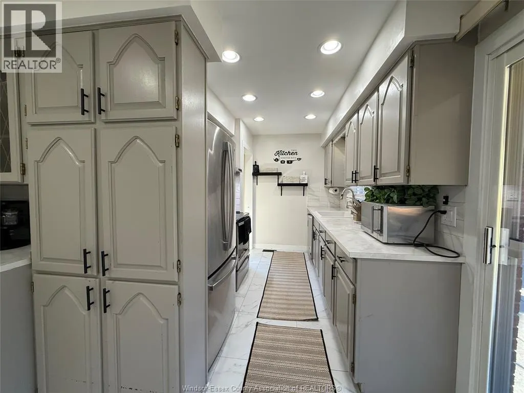4143 Mount Royal