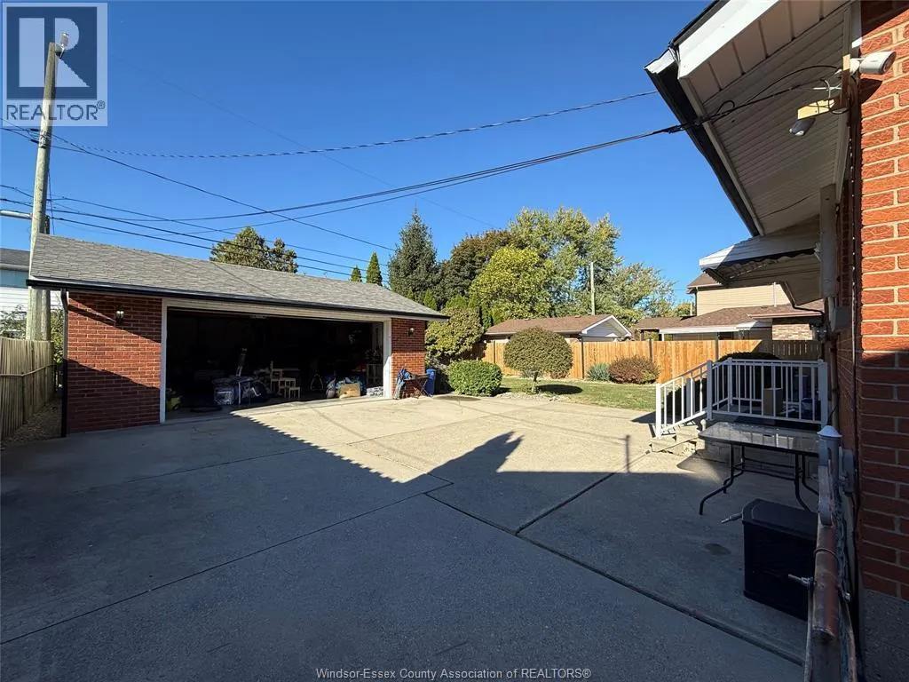 4143 Mount Royal