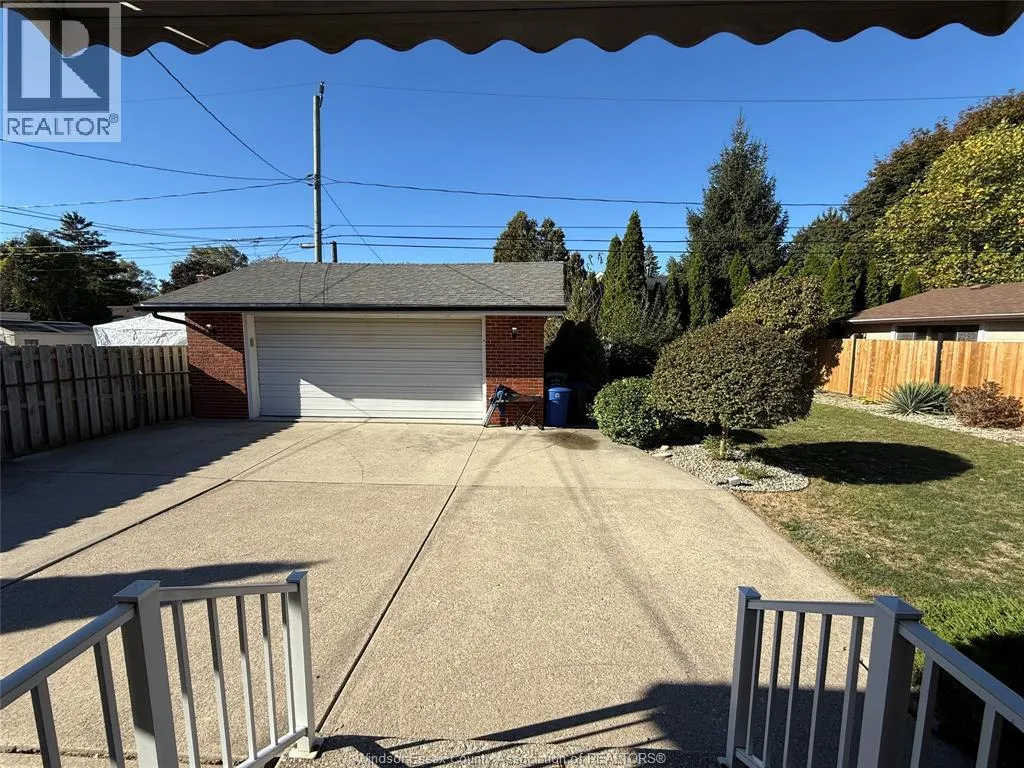 4143 Mount Royal