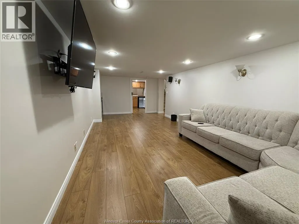 4143 Mount Royal