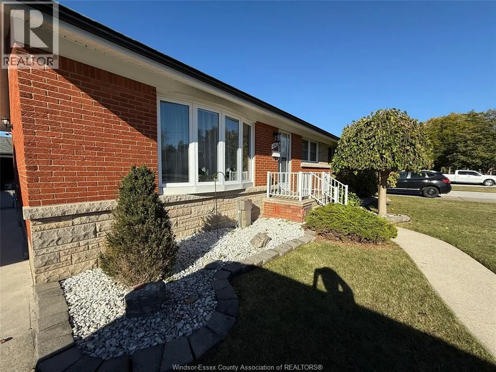 4143 Mount Royal