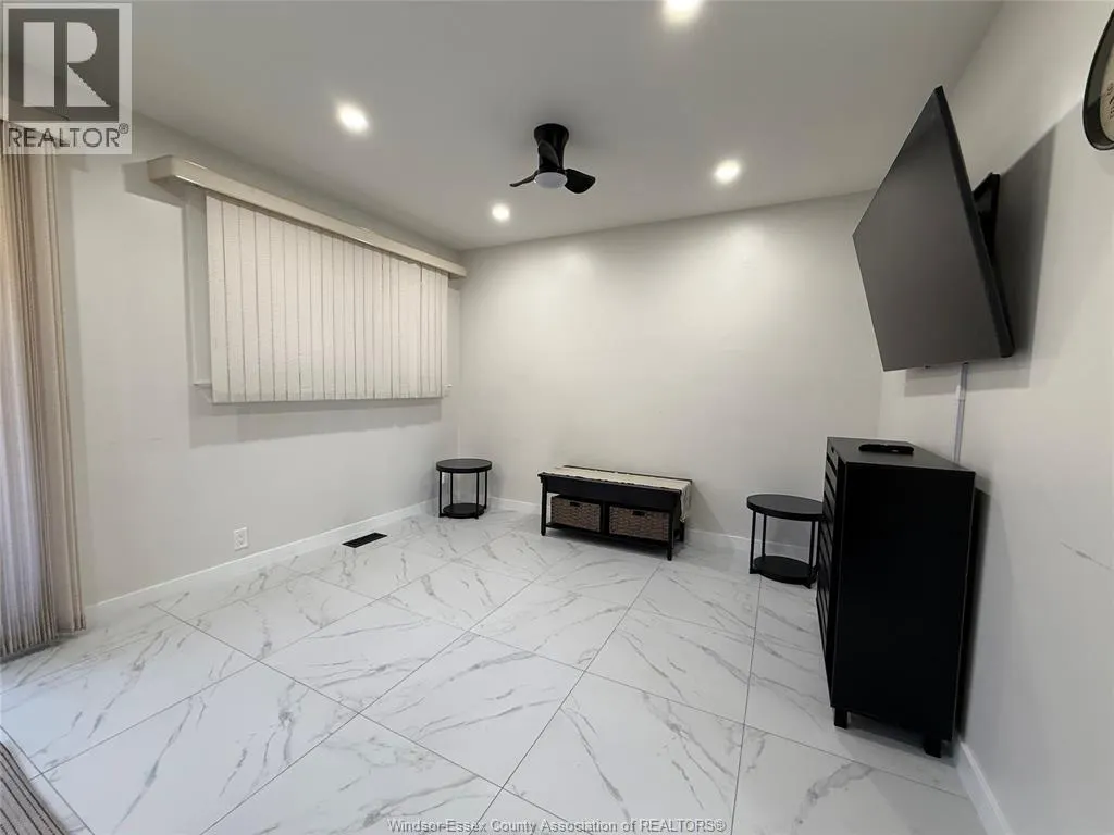 4143 Mount Royal