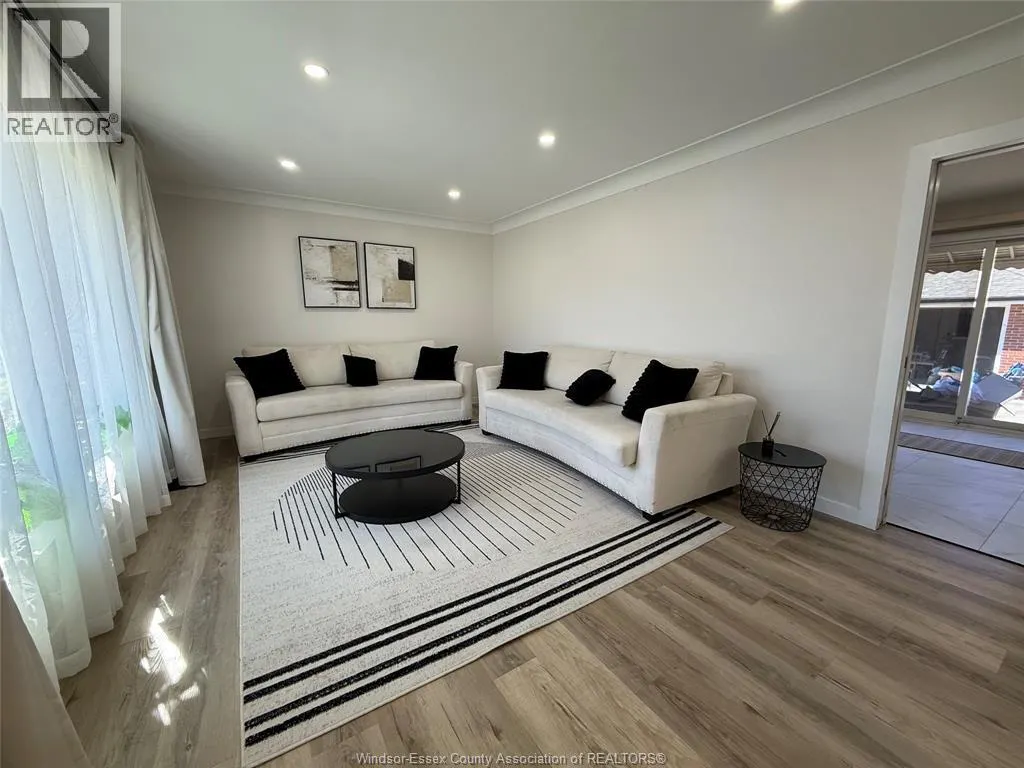 4143 Mount Royal