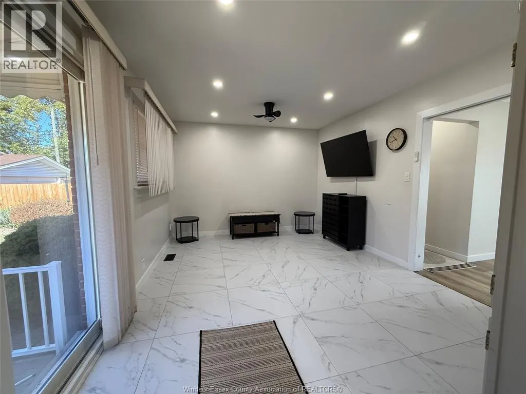 4143 Mount Royal