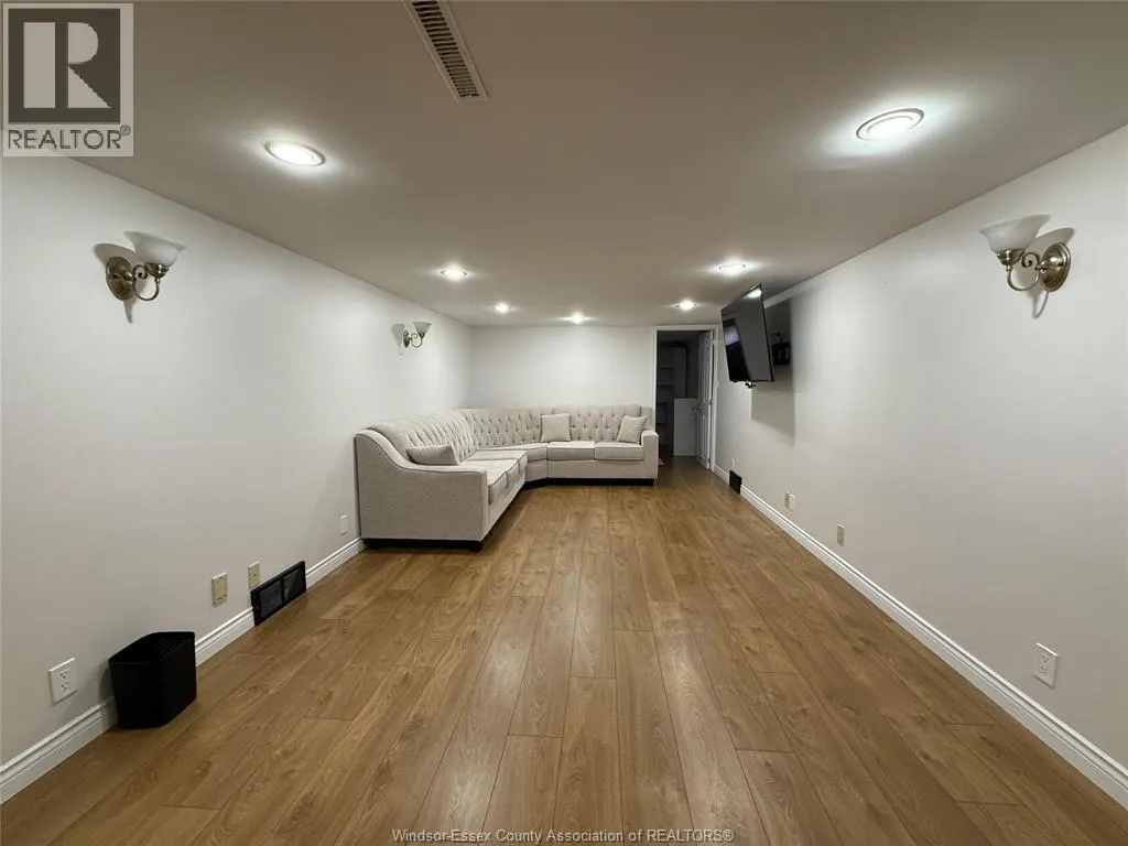 4143 Mount Royal