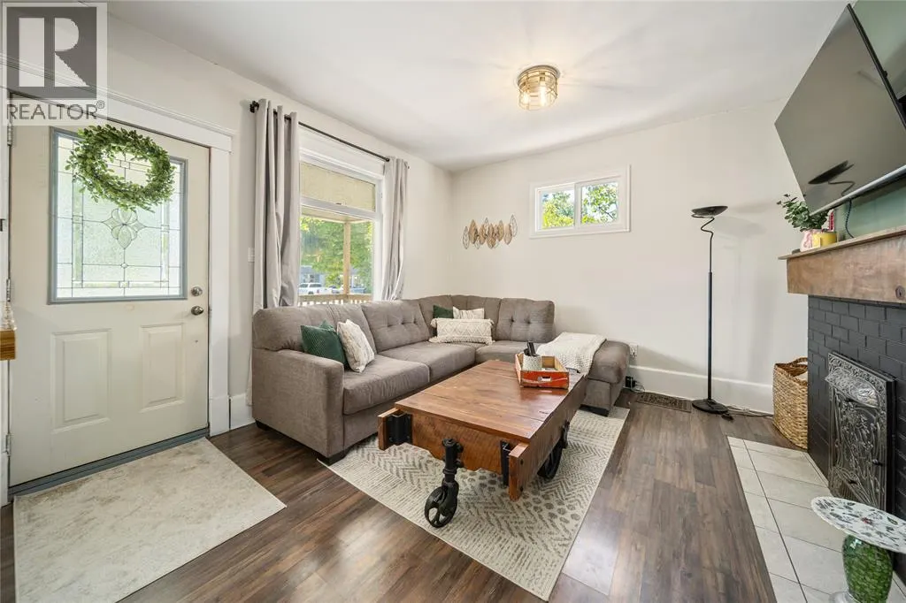 224 CONFEDERATION STREET