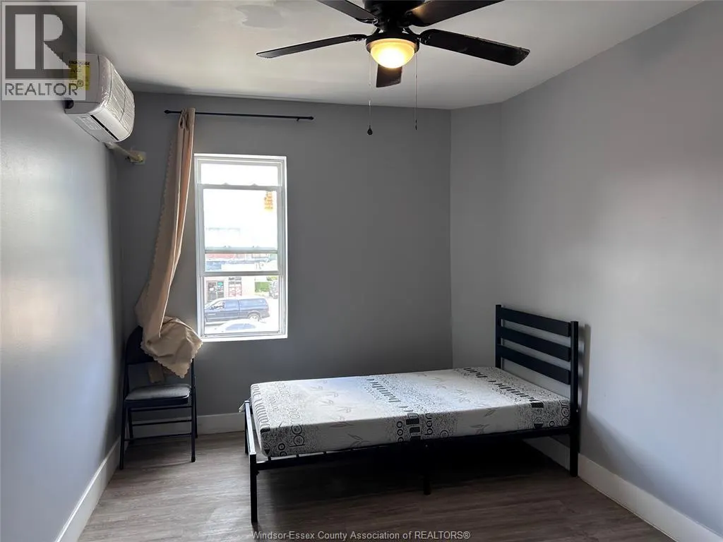 1683 COLLEGE AVENUE South Unit# Room 8