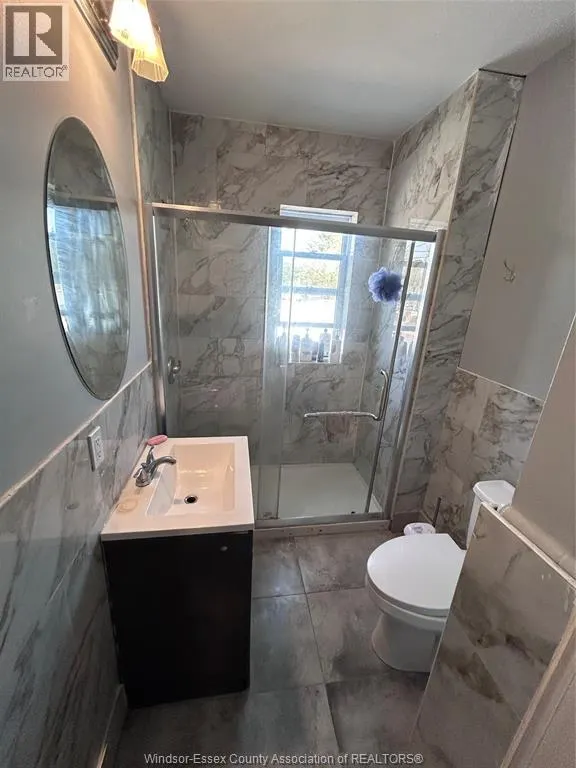 1683 COLLEGE AVENUE South Unit# Room 8