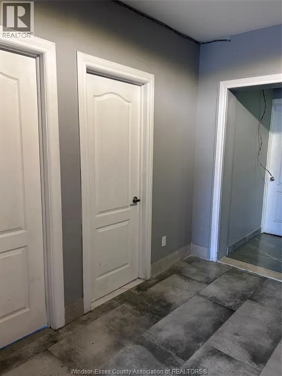 1683 COLLEGE AVENUE South Unit# Room 8