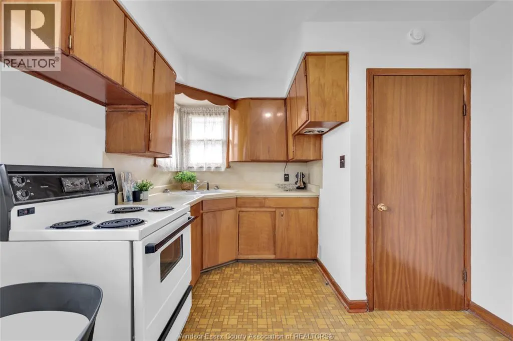 876 Oak Ave.