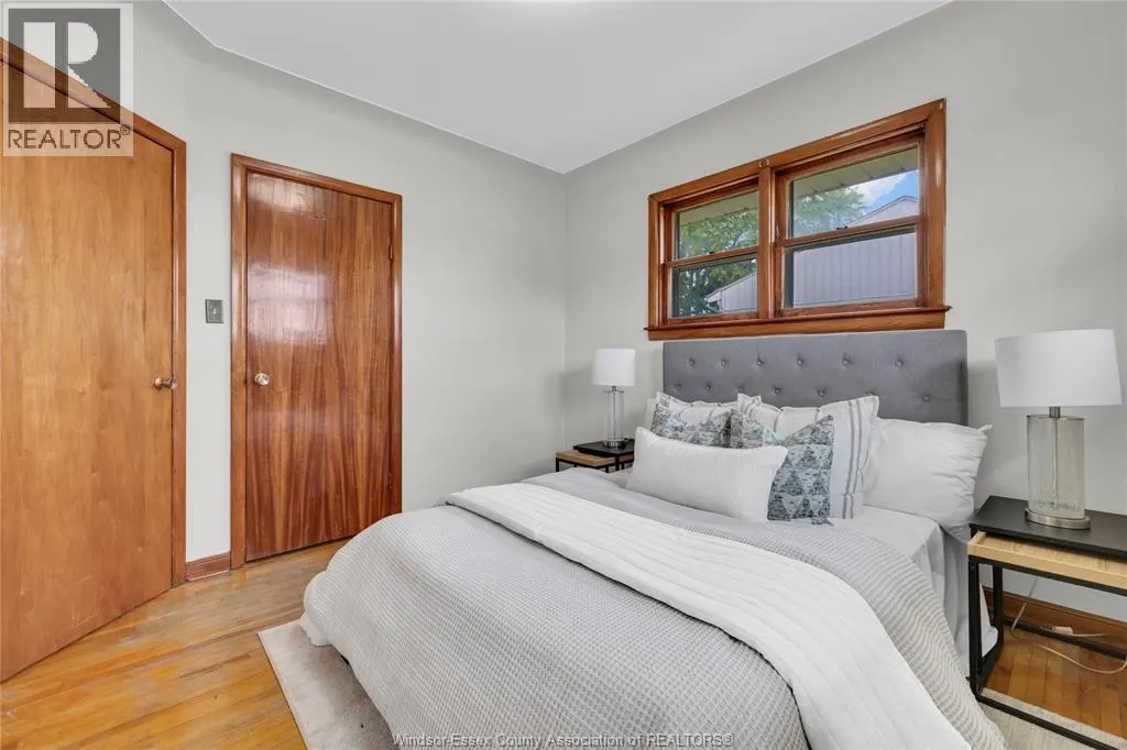 876 Oak Ave.