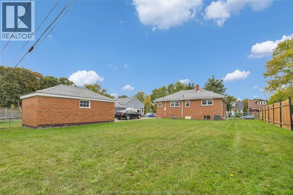 876 Oak Ave.